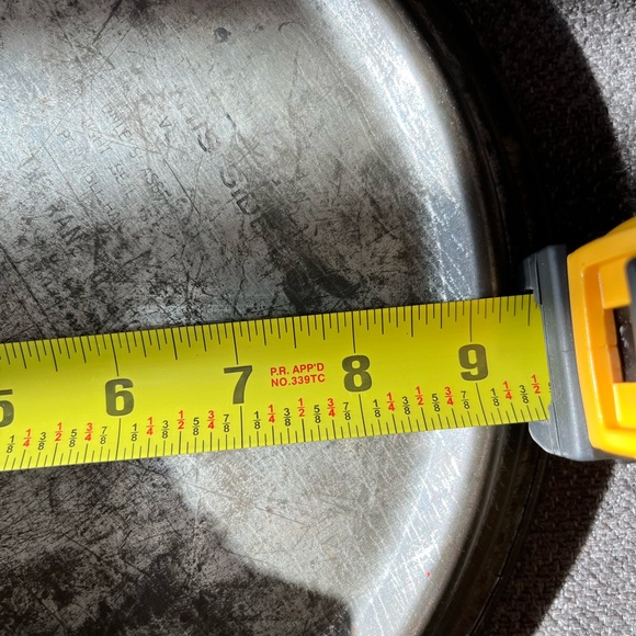 Vintage metal cake cover with plate - Picture 5 of 7